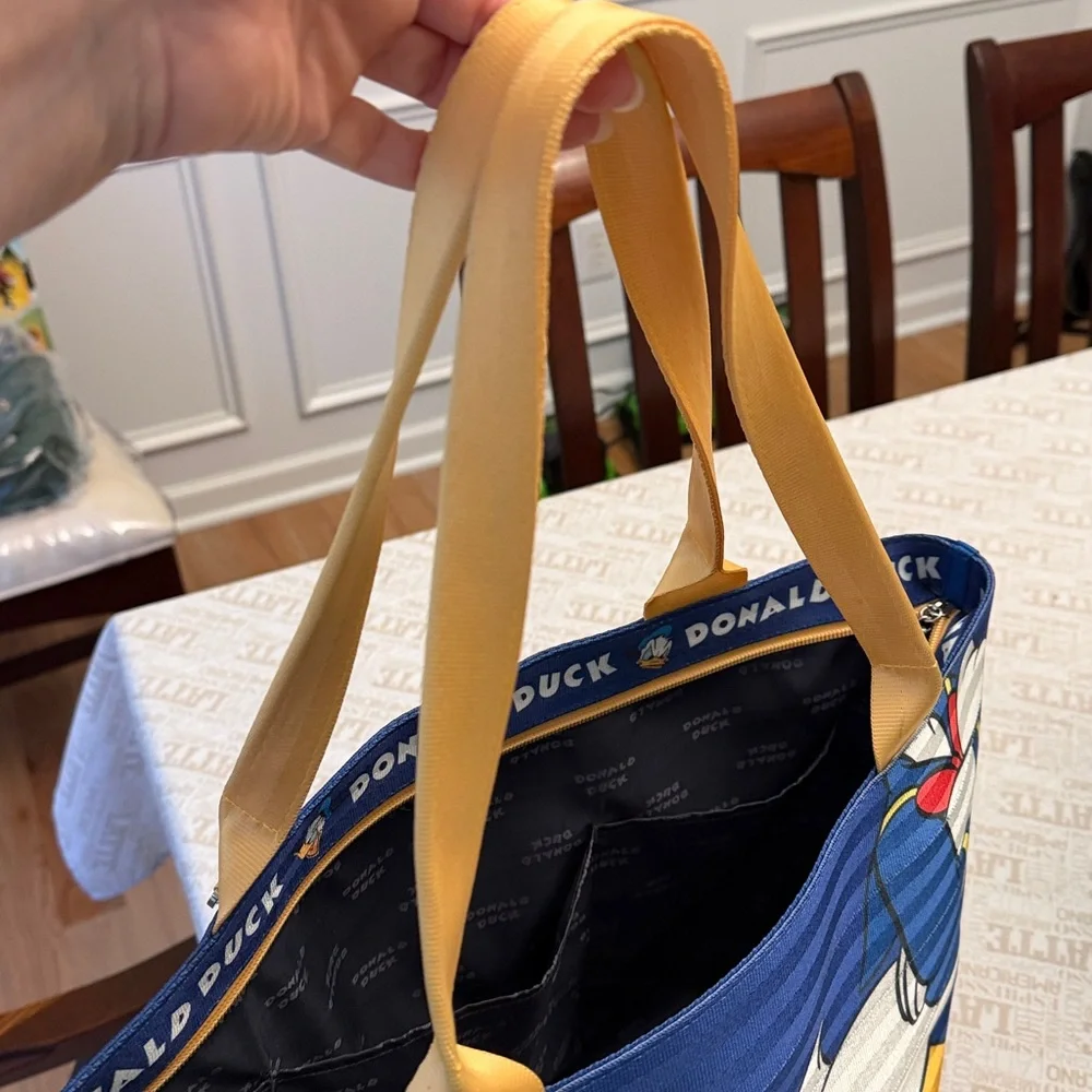 Harveys Seatbelt Donald Duck Wanderer bag💙PRICE FIRM